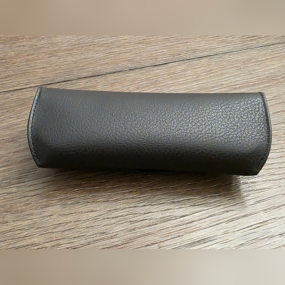 Ray-Ban Black Snap Closure Silver Seal Case with Cleaning Cloth - Picture 5 of 10